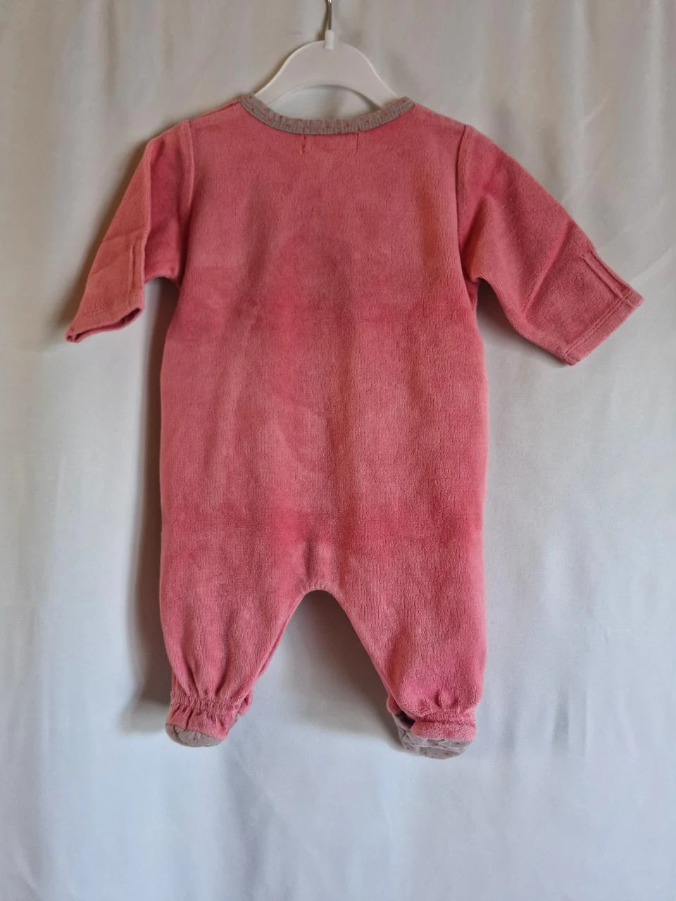 Pijama confortável de veludo com pés para bebê menina - Tamanho 3 meses – photo 6